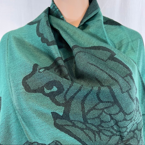 Singapore Scarf. Women’s.  70” x 27”. Green with Fringe. - Picture 3 of 7